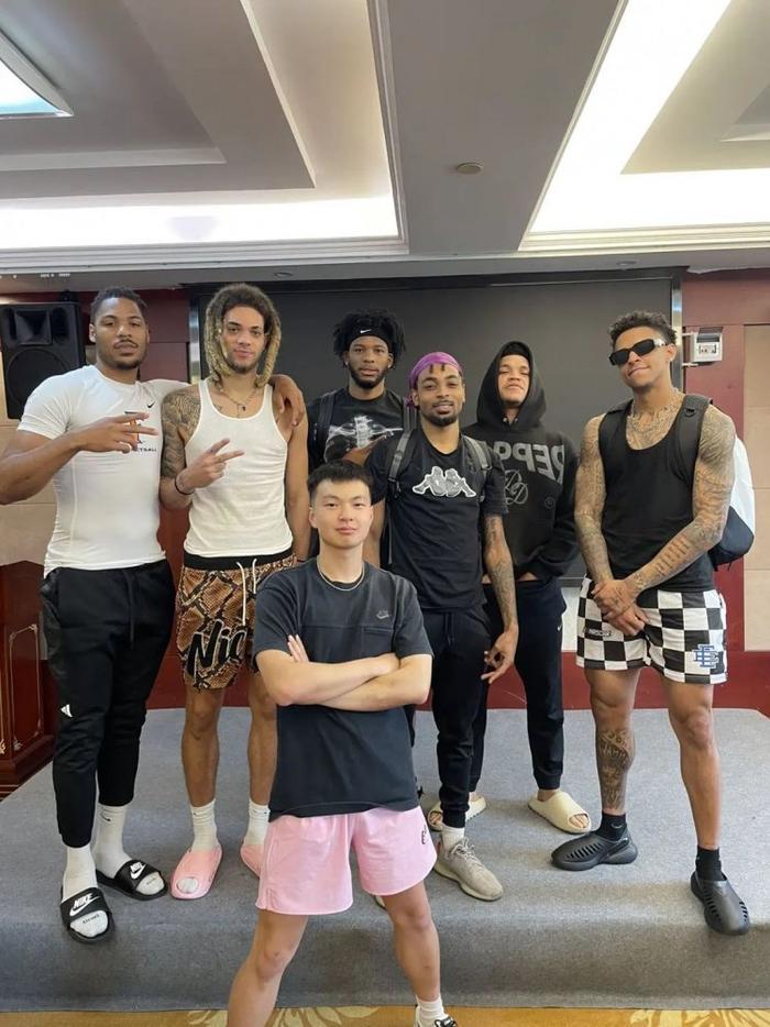 怎样制作一份图文并茂的篮球规则指南?_1